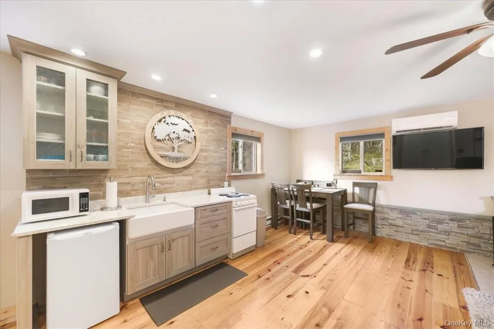 96 Treetops Trail Bloomingburg, NY 12721