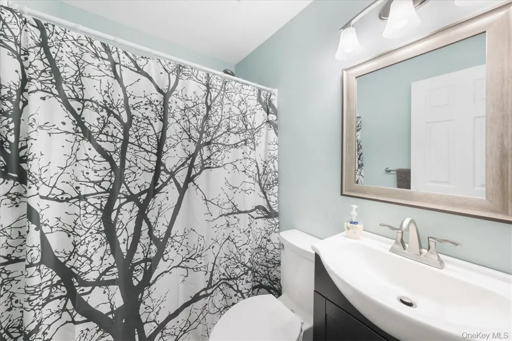 96 Treetops Trail Bloomingburg, NY 12721