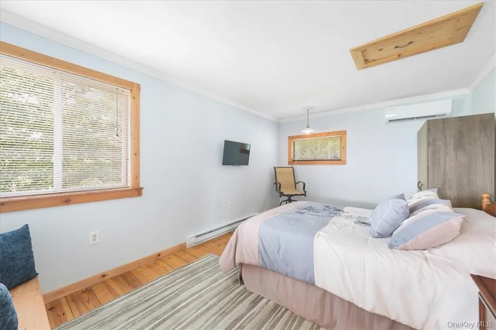 96 Treetops Trail Bloomingburg, NY 12721