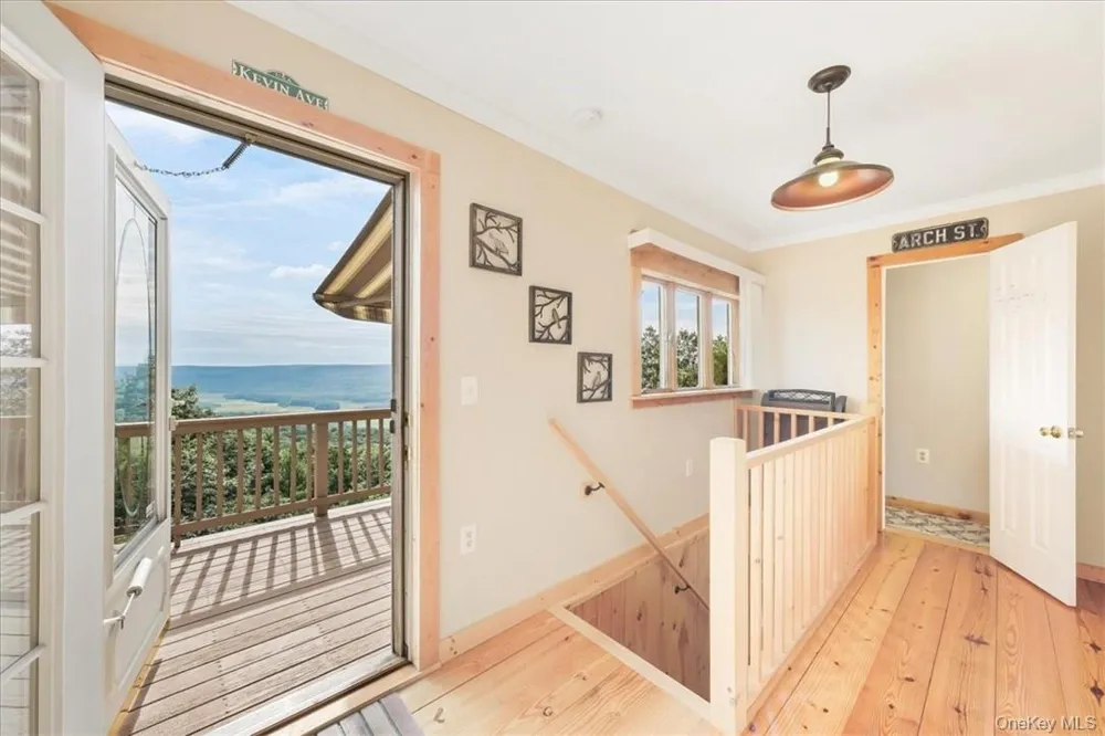 96 Treetops Trail Bloomingburg, NY 12721