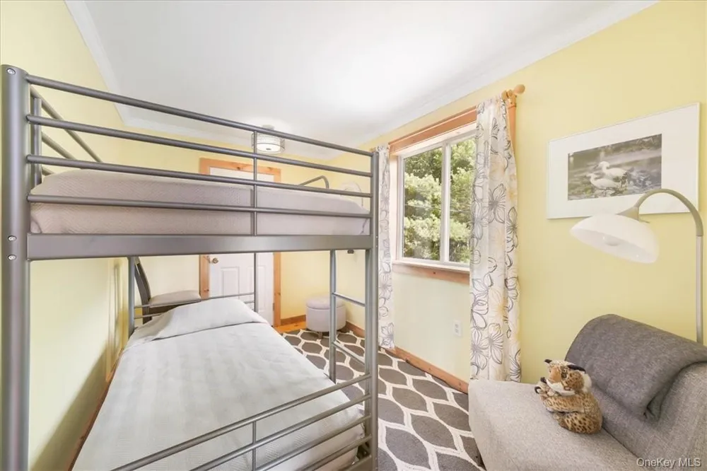 96 Treetops Trail Bloomingburg, NY 12721