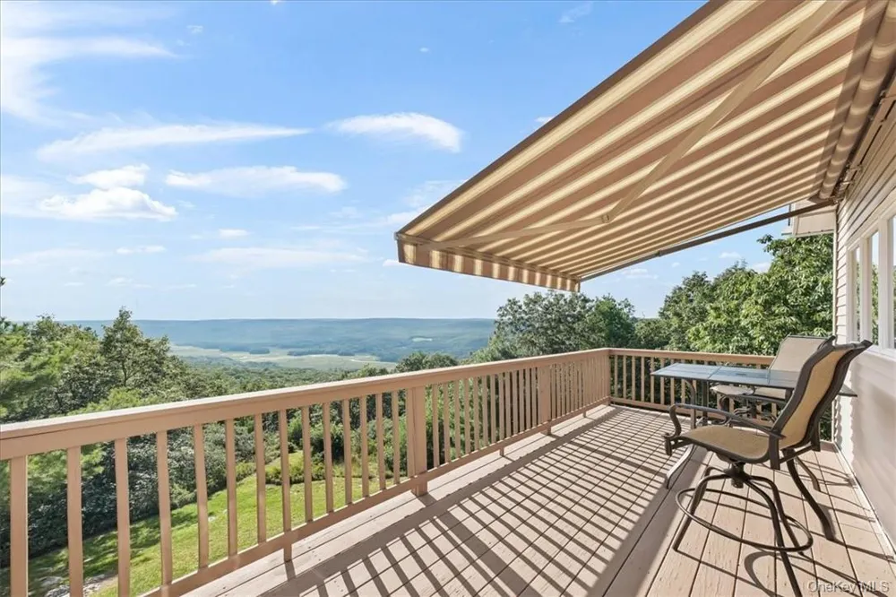 96 Treetops Trail Bloomingburg, NY 12721