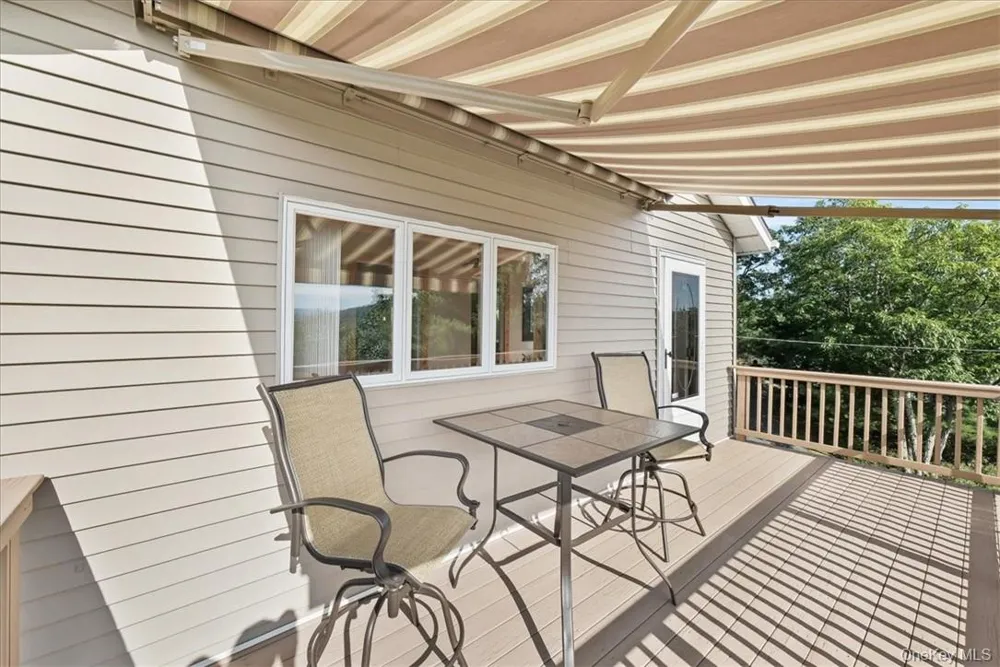96 Treetops Trail Bloomingburg, NY 12721