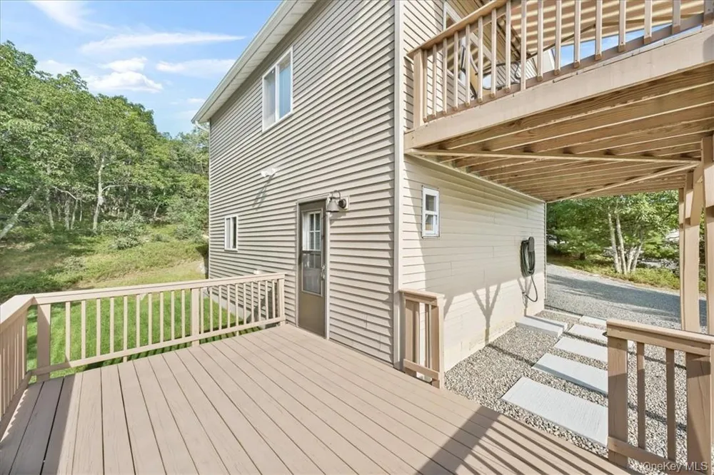 96 Treetops Trail Bloomingburg, NY 12721