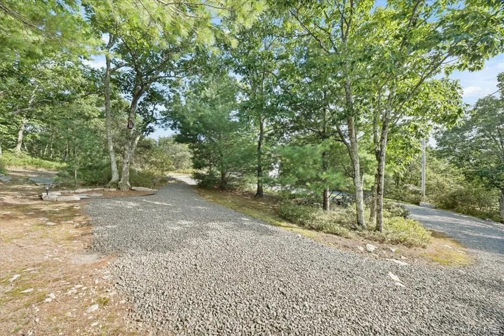 96 Treetops Trail Bloomingburg, NY 12721
