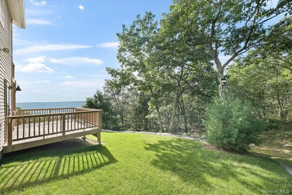 96 Treetops Trail Bloomingburg, NY 12721