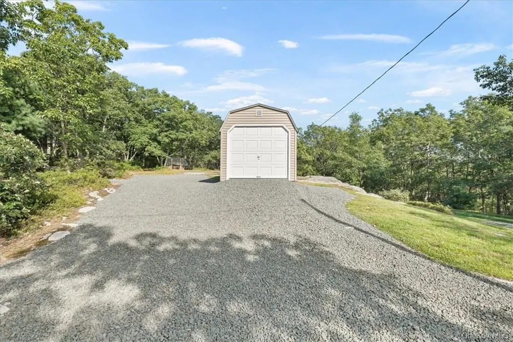 96 Treetops Trail Bloomingburg, NY 12721