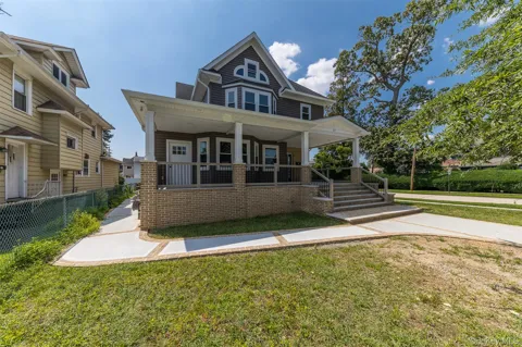 57 Earle Ave #1st Floor