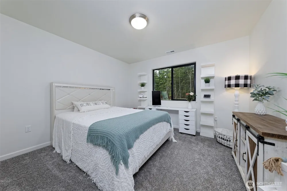 19 Raven Lane Elma, WA 98541
