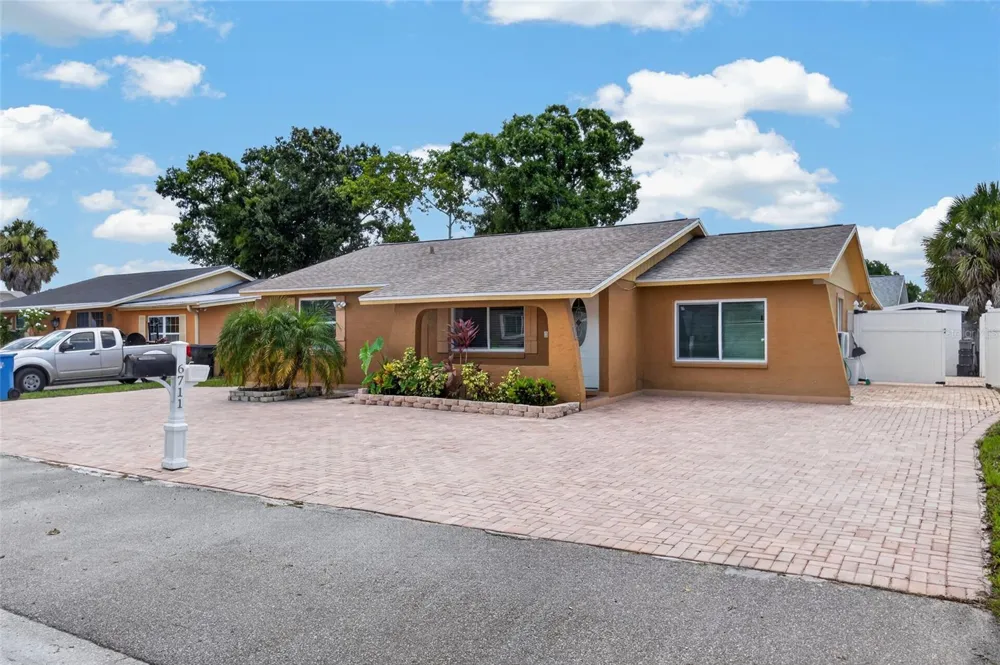 6711 GLEN FOREST COURT Tampa, FL 33615
