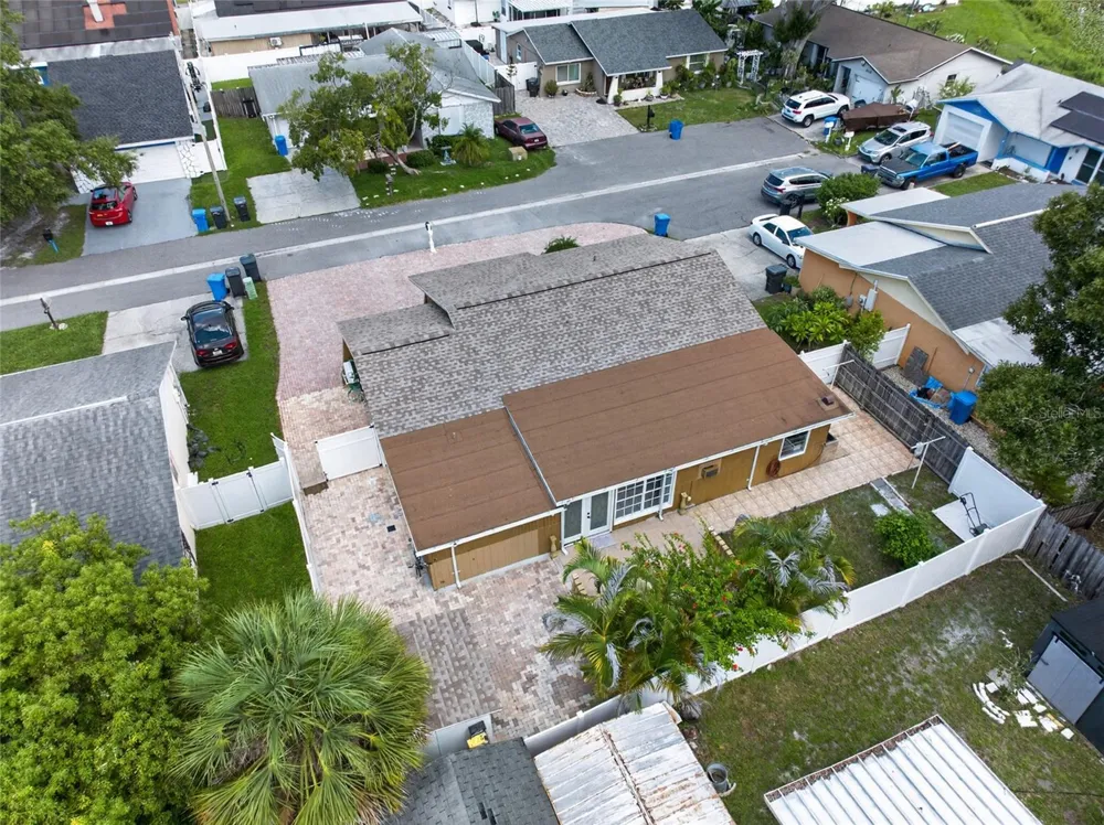 6711 GLEN FOREST COURT Tampa, FL 33615