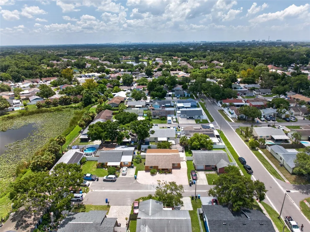 6711 GLEN FOREST COURT Tampa, FL 33615