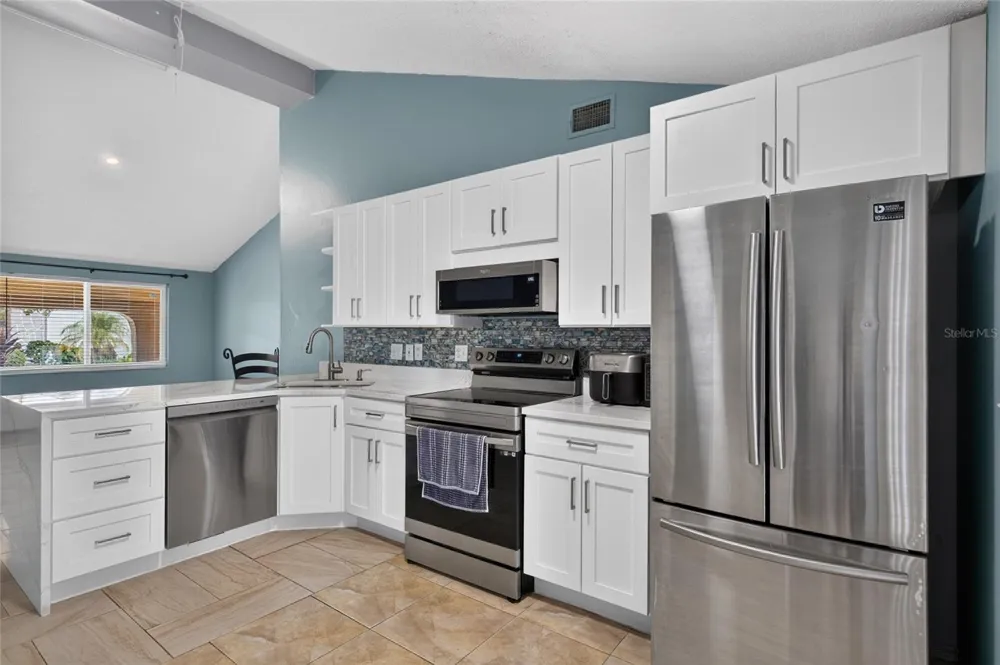 6711 GLEN FOREST COURT Tampa, FL 33615