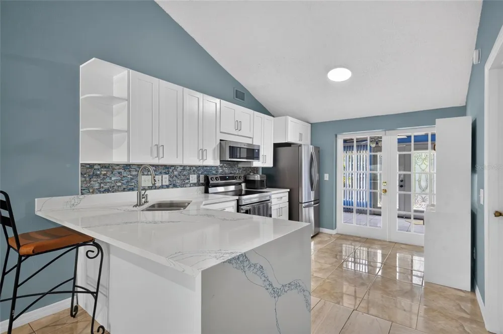 6711 GLEN FOREST COURT Tampa, FL 33615