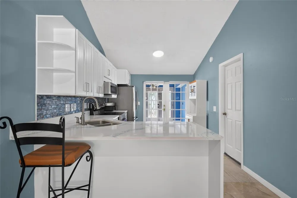 6711 GLEN FOREST COURT Tampa, FL 33615