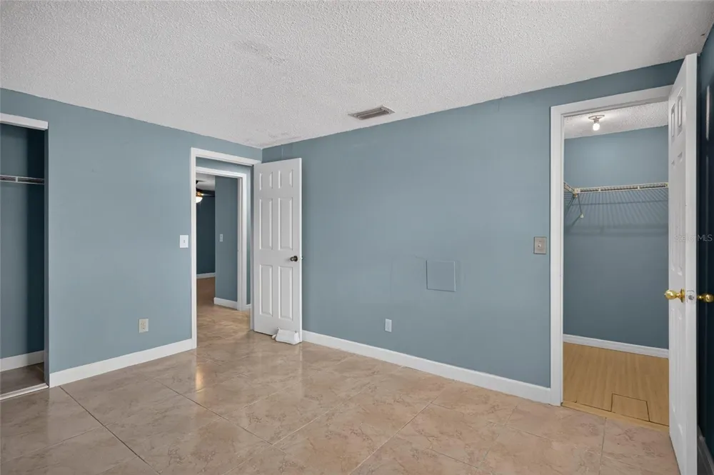 6711 GLEN FOREST COURT Tampa, FL 33615