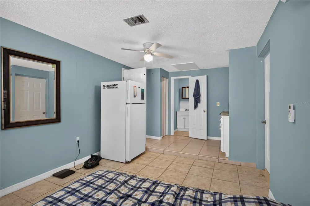 6711 GLEN FOREST COURT Tampa, FL 33615