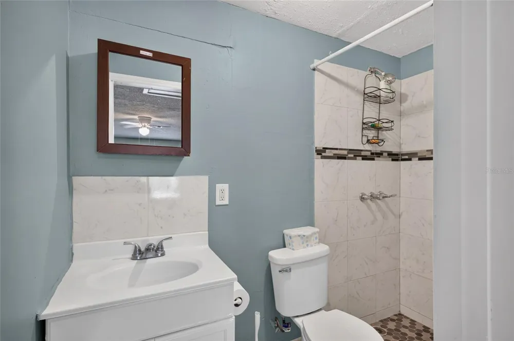 6711 GLEN FOREST COURT Tampa, FL 33615