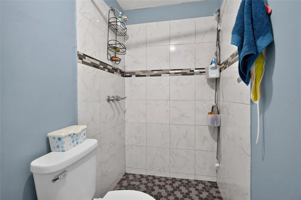 6711 GLEN FOREST COURT Tampa, FL 33615