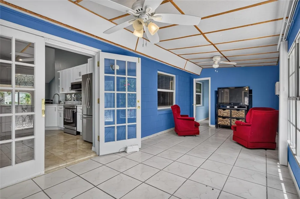 6711 GLEN FOREST COURT Tampa, FL 33615