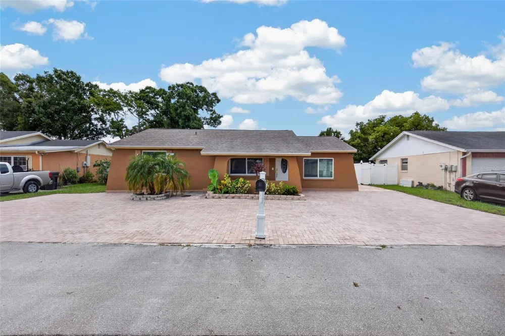 6711 GLEN FOREST COURT Tampa, FL 33615