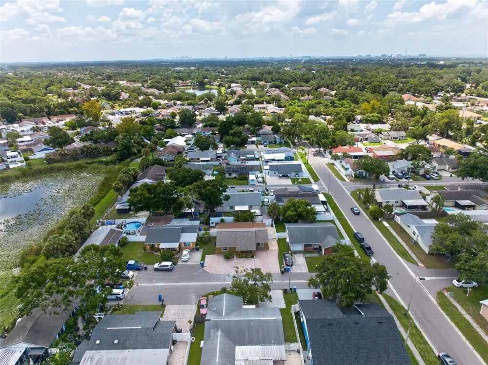 6711 GLEN FOREST COURT Tampa, FL 33615