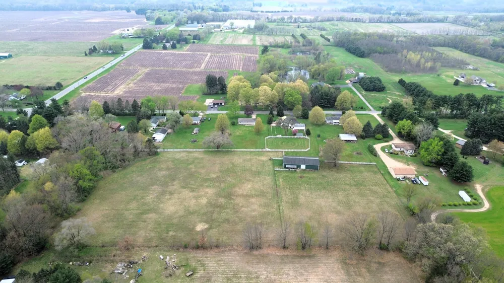 1155 S Bainbridge Center Road Benton Harbor, MI 49022