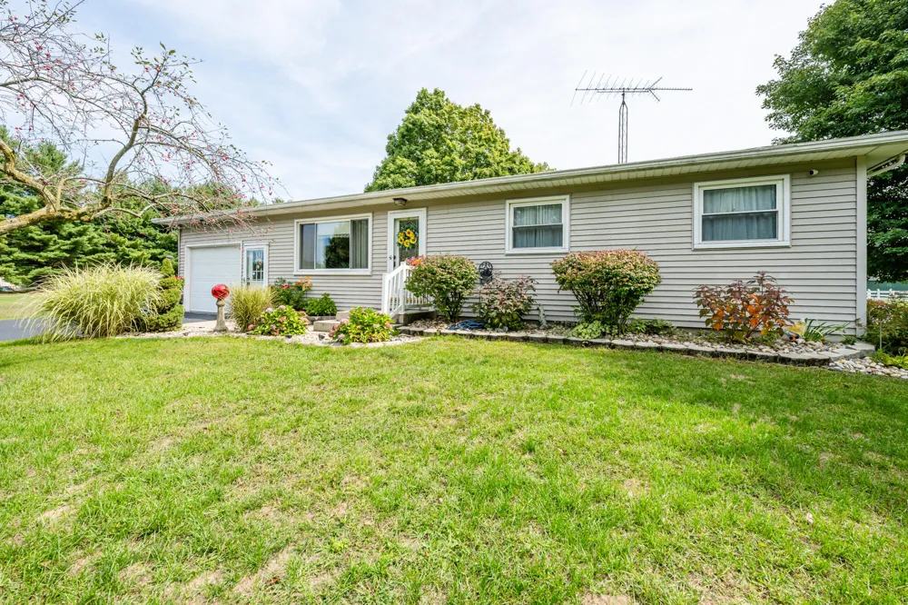 1155 S Bainbridge Center Road Benton Harbor, MI 49022