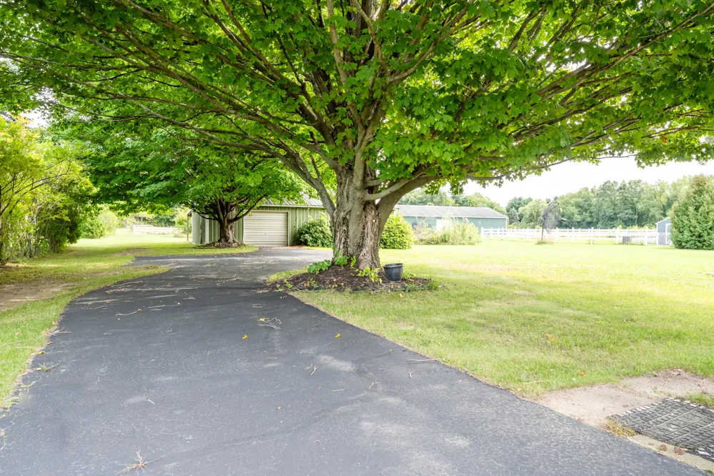 1155 S Bainbridge Center Road Benton Harbor, MI 49022