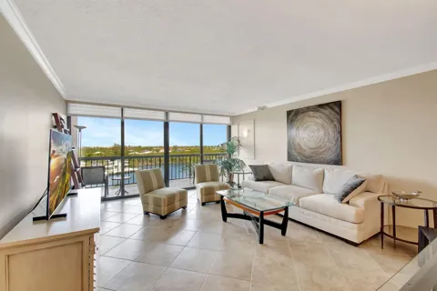 4740 S OCEAN BOULEVARD S #909