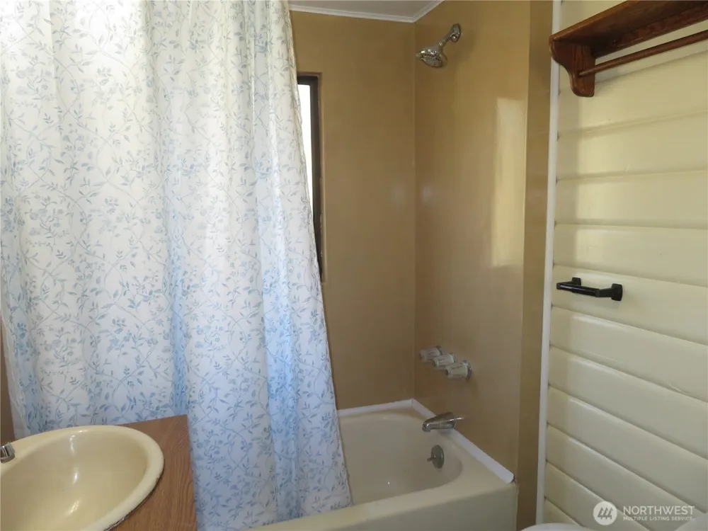 38 Linder Lane Westport, WA 98595