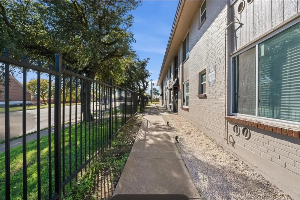 150 S Main Street #206 Euless, TX 76040