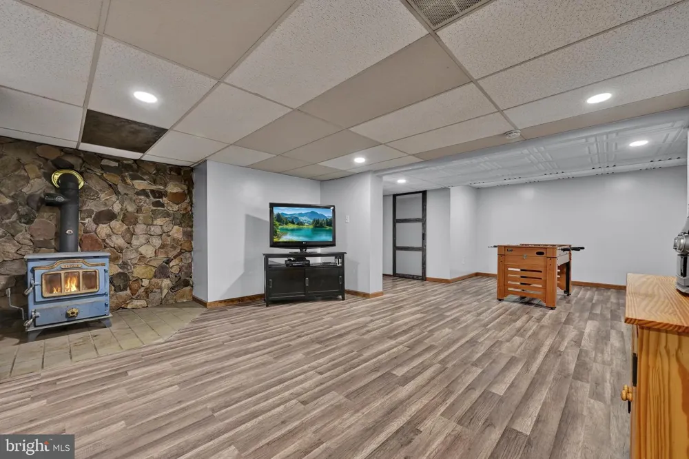41 KENNEDY DRIVE Drums, PA 18222