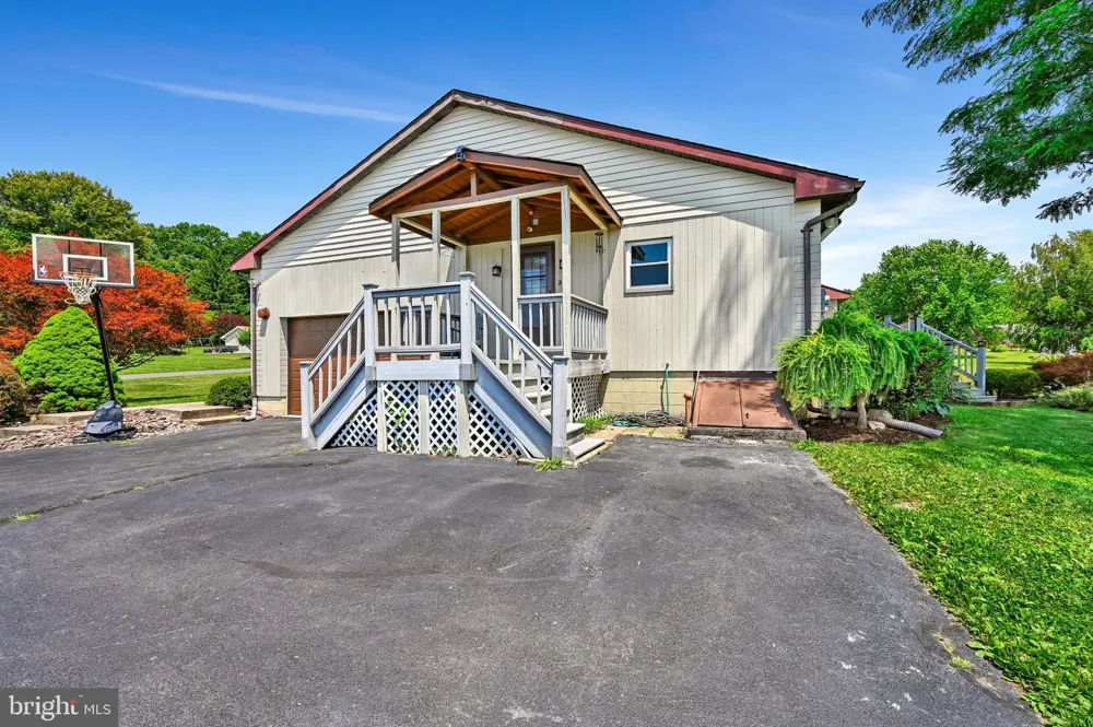 41 KENNEDY DRIVE Drums, PA 18222