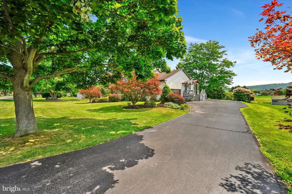 41 KENNEDY DRIVE Drums, PA 18222