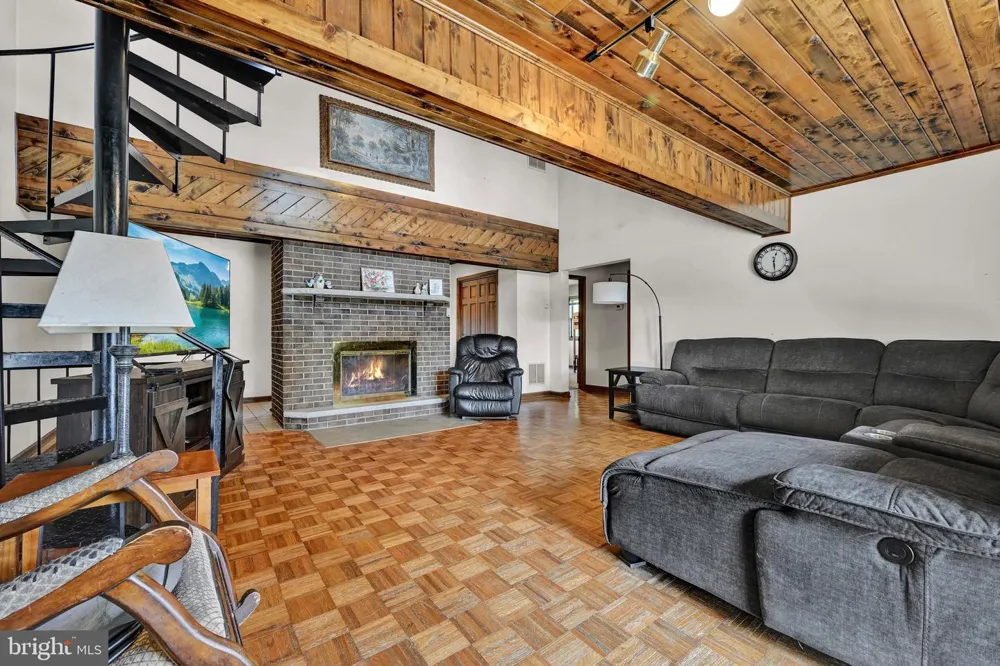41 KENNEDY DRIVE Drums, PA 18222