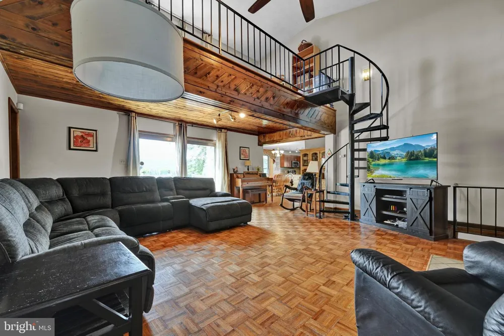 41 KENNEDY DRIVE Drums, PA 18222