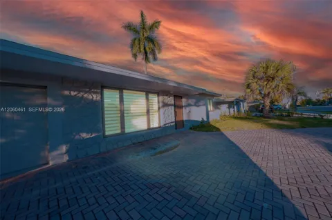 1221 W Camino Real #1221