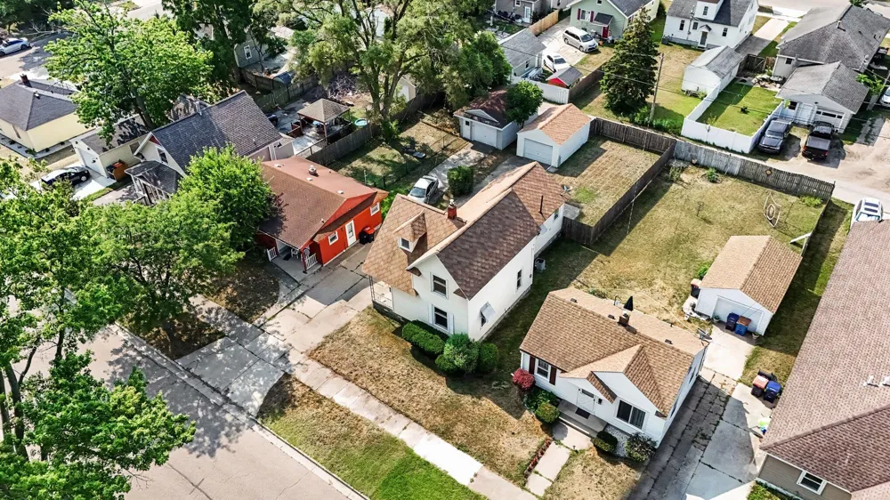 360 W 18th Street Holland, MI 49423