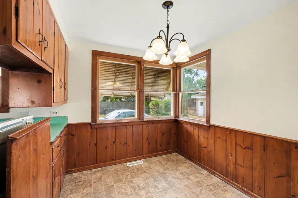 360 W 18th Street Holland, MI 49423