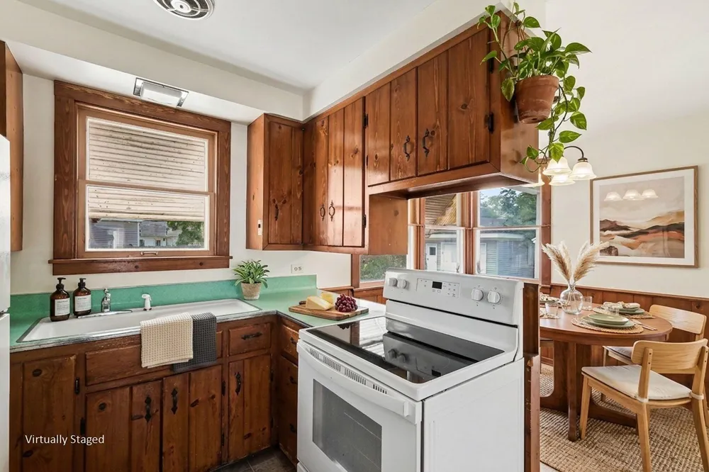 360 W 18th Street Holland, MI 49423
