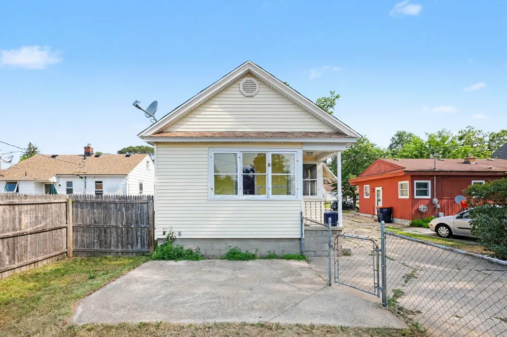 360 W 18th Street Holland, MI 49423
