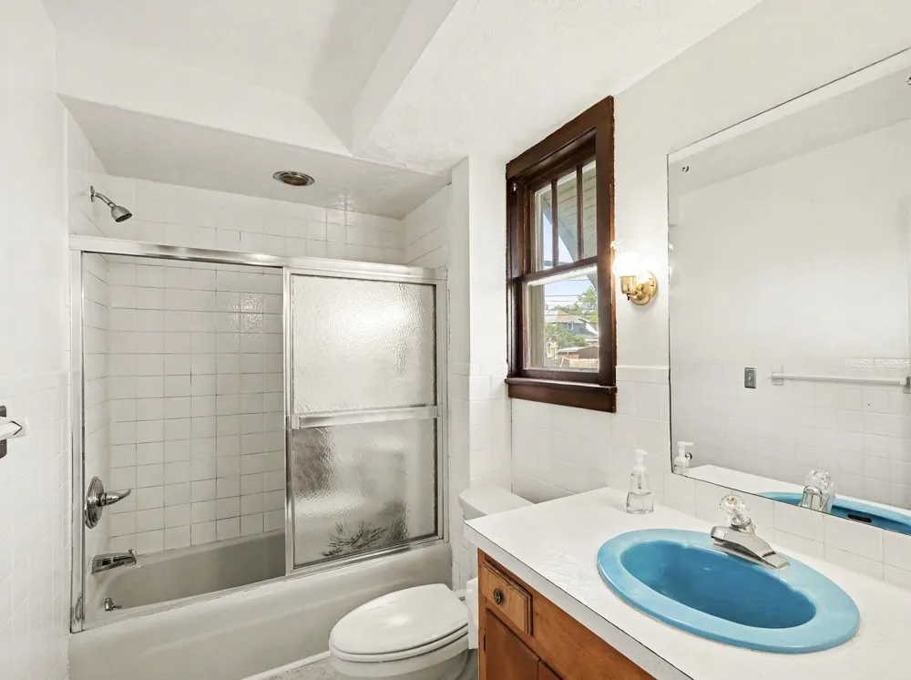 360 W 18th Street Holland, MI 49423