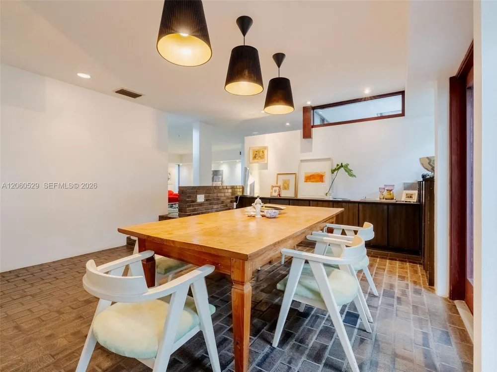 2250 NE 201st St #0 Miami, FL 33180