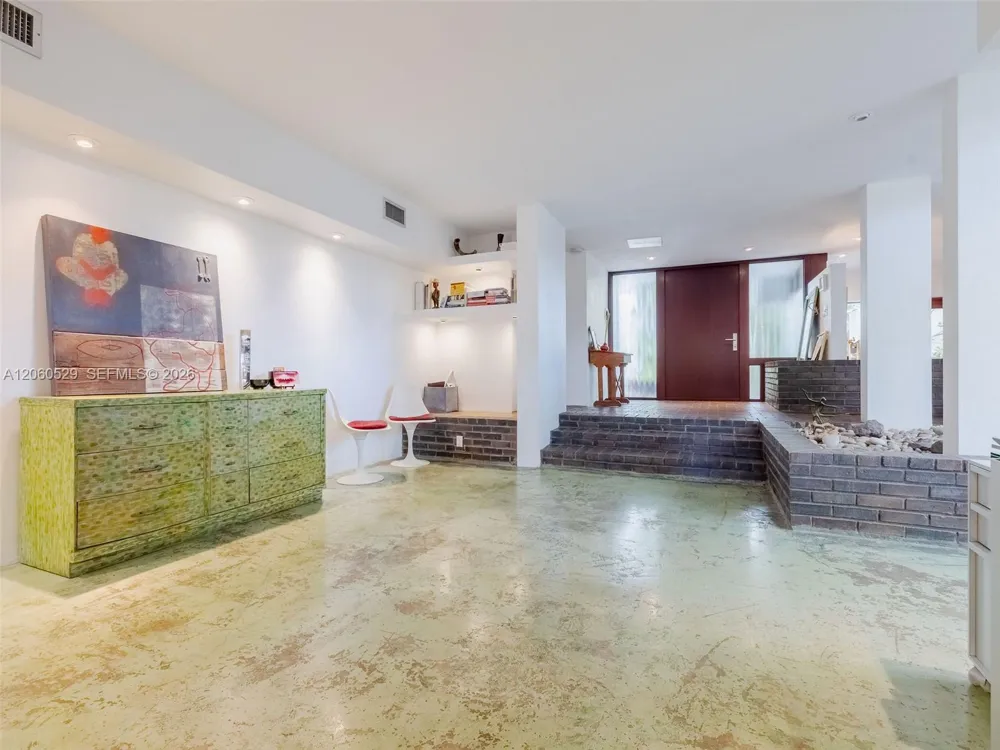 2250 NE 201st St #0 Miami, FL 33180