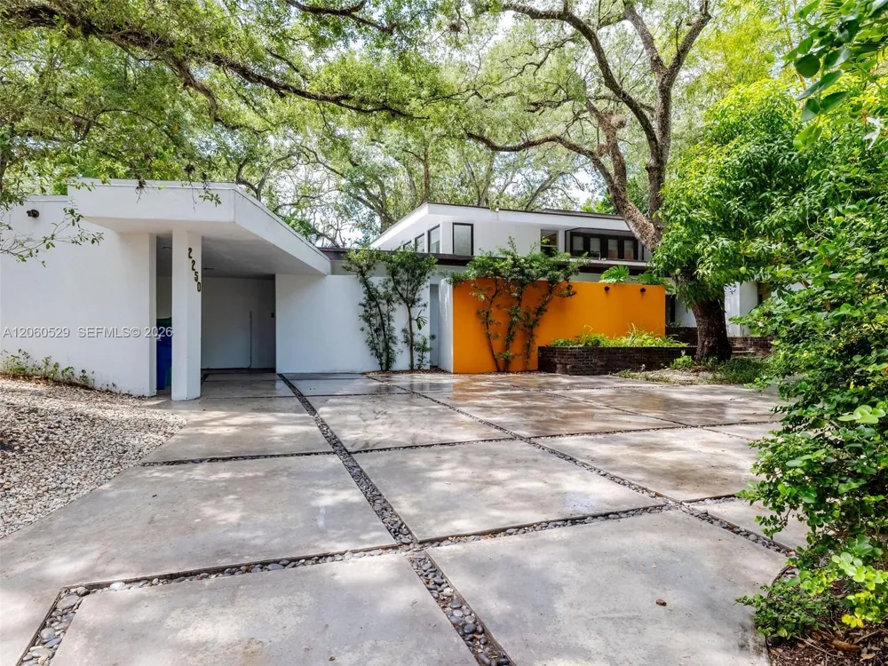 2250 NE 201st St #0 Miami, FL 33180