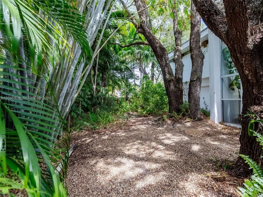 2250 NE 201st St #0 Miami, FL 33180