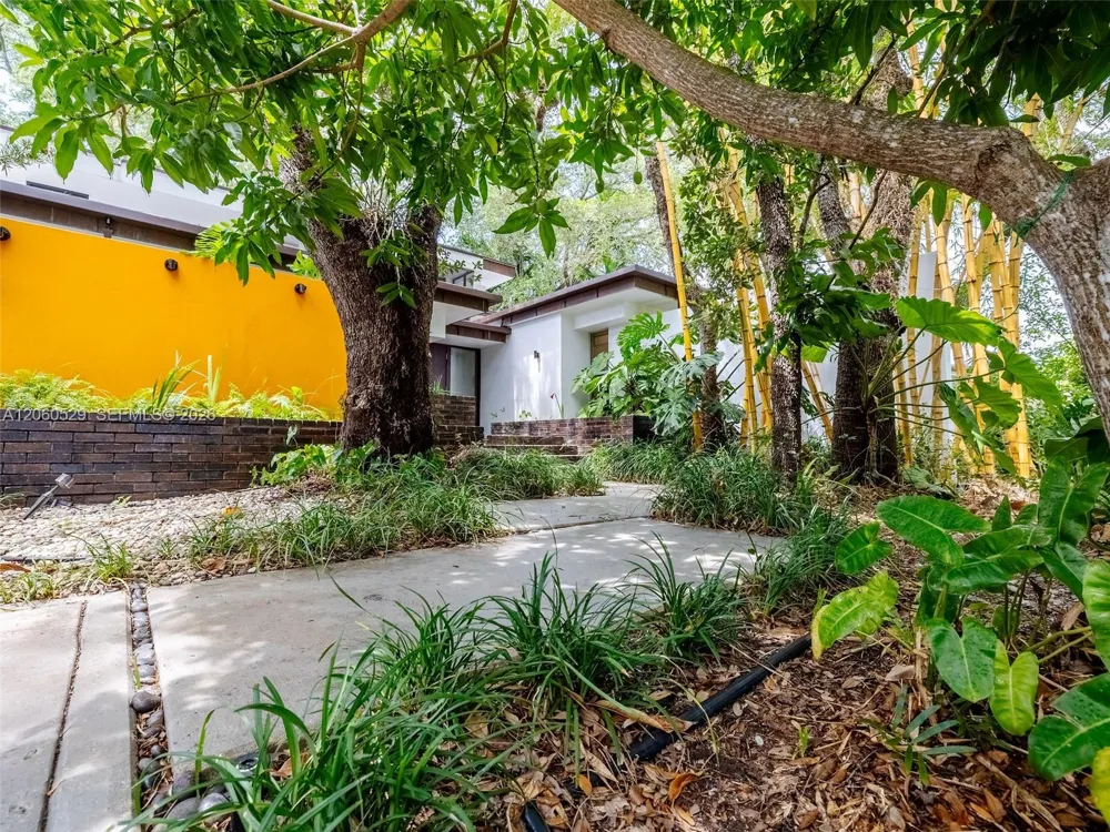 2250 NE 201st St #0 Miami, FL 33180