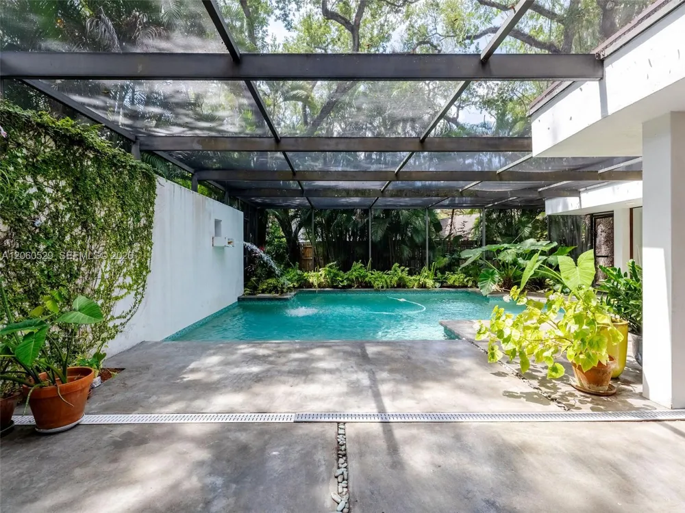 2250 NE 201st St #0 Miami, FL 33180