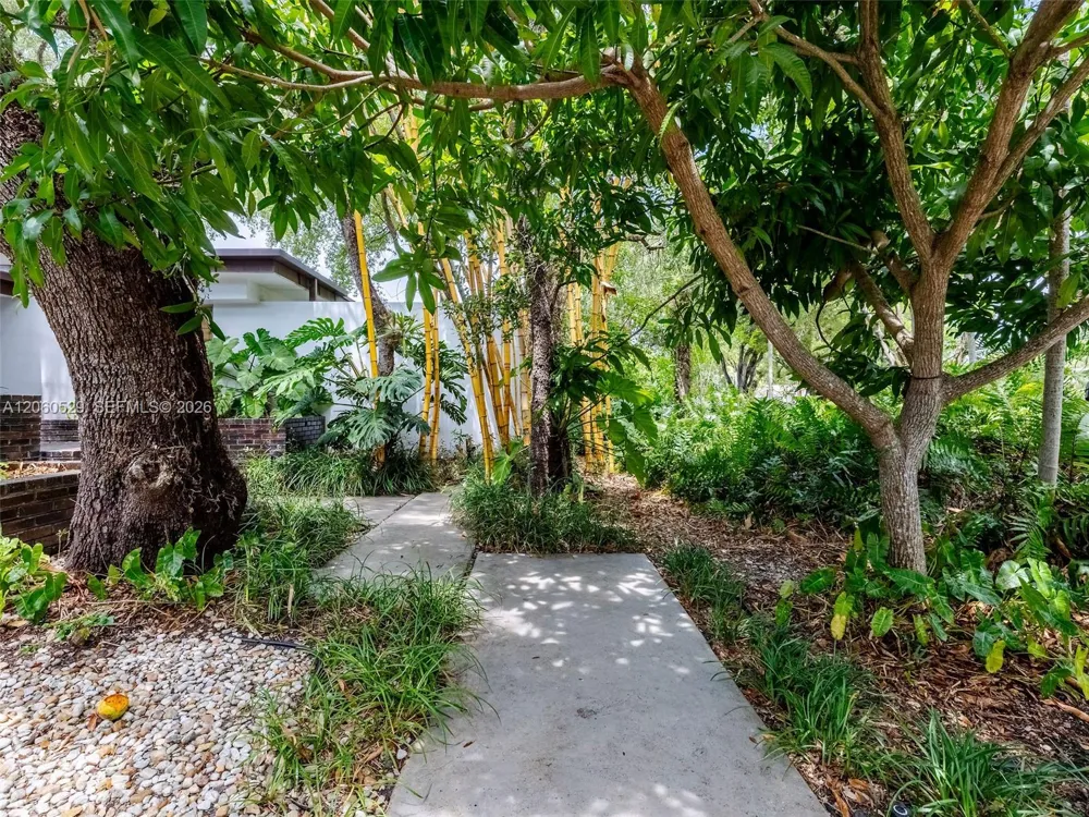 2250 NE 201st St #0 Miami, FL 33180